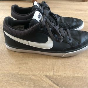 Black Nike Shoes